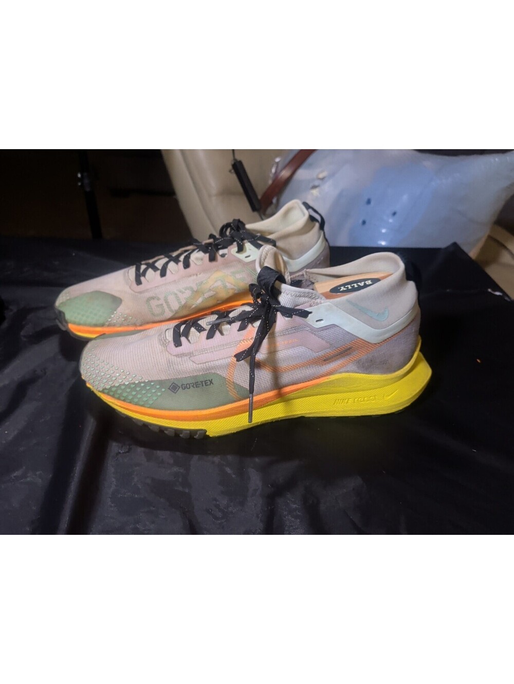 Nike React Pegasus Trail 4 GORE-TEX Men’s Low Top Lace-Up Sneakers Good
